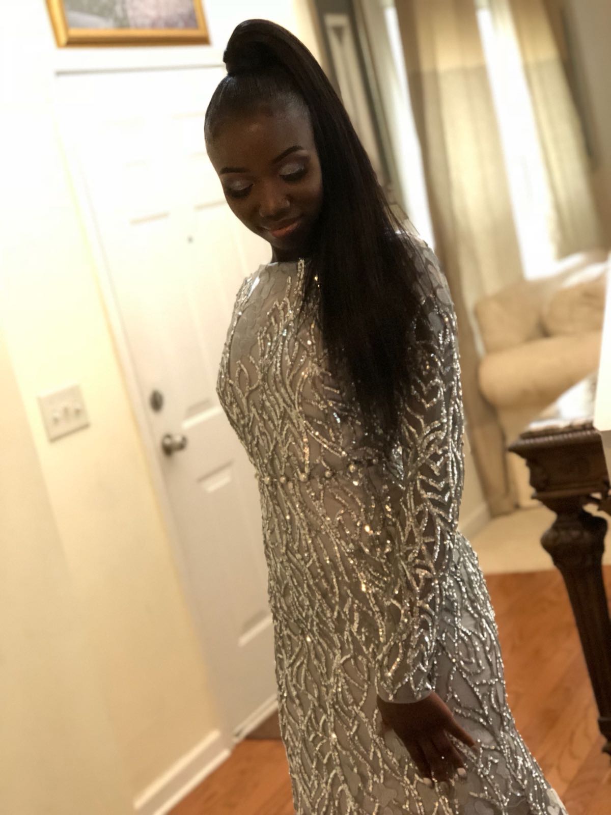 La fille du promoteur Gambien d'Atalanta aux USA,Suzana Bintou Ablaye Njie marque son début dans la mode avec PROM NIGHT.