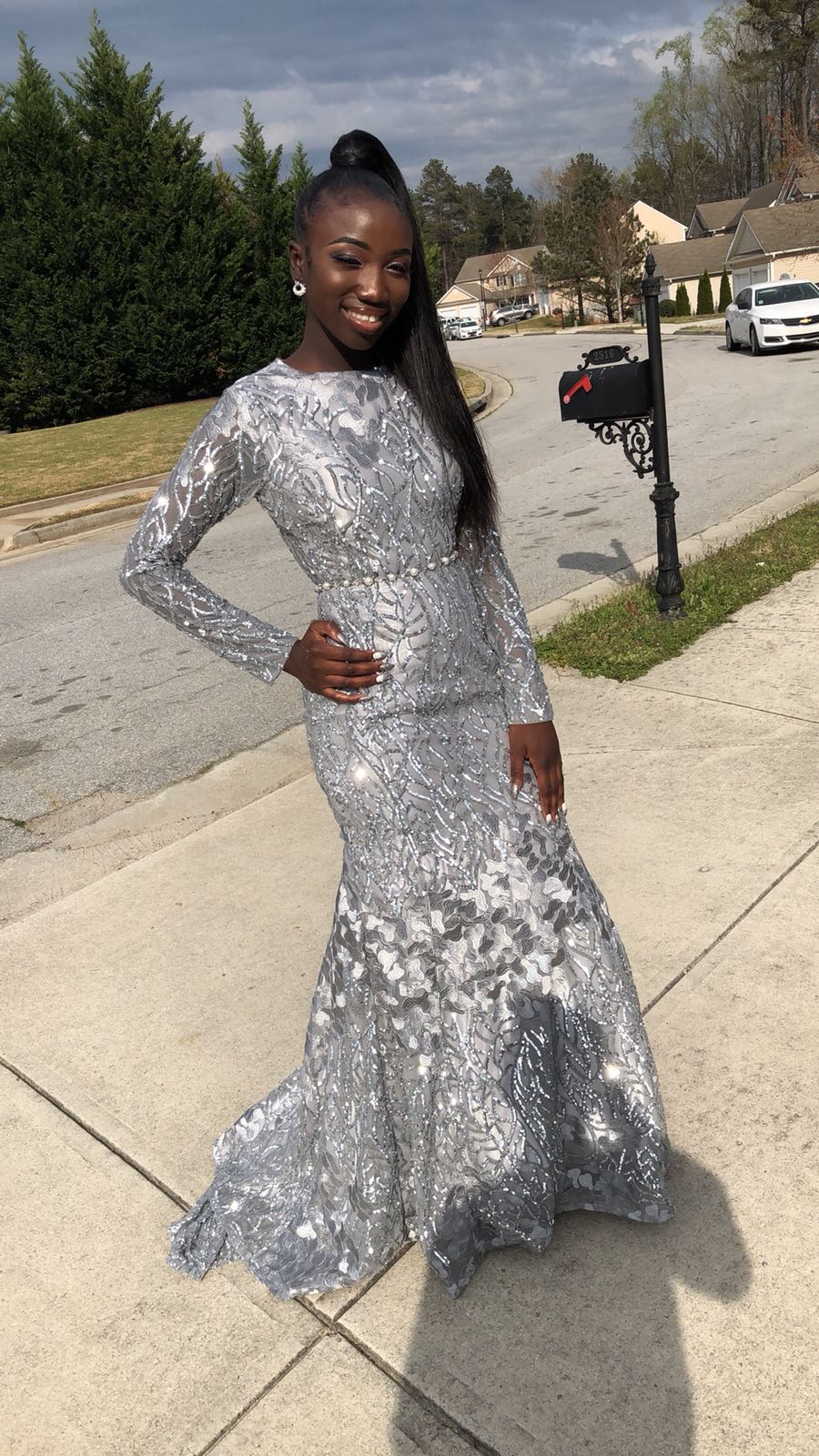 La fille du promoteur Gambien d'Atalanta aux USA,Suzana Bintou Ablaye Njie marque son début dans la mode avec PROM NIGHT.