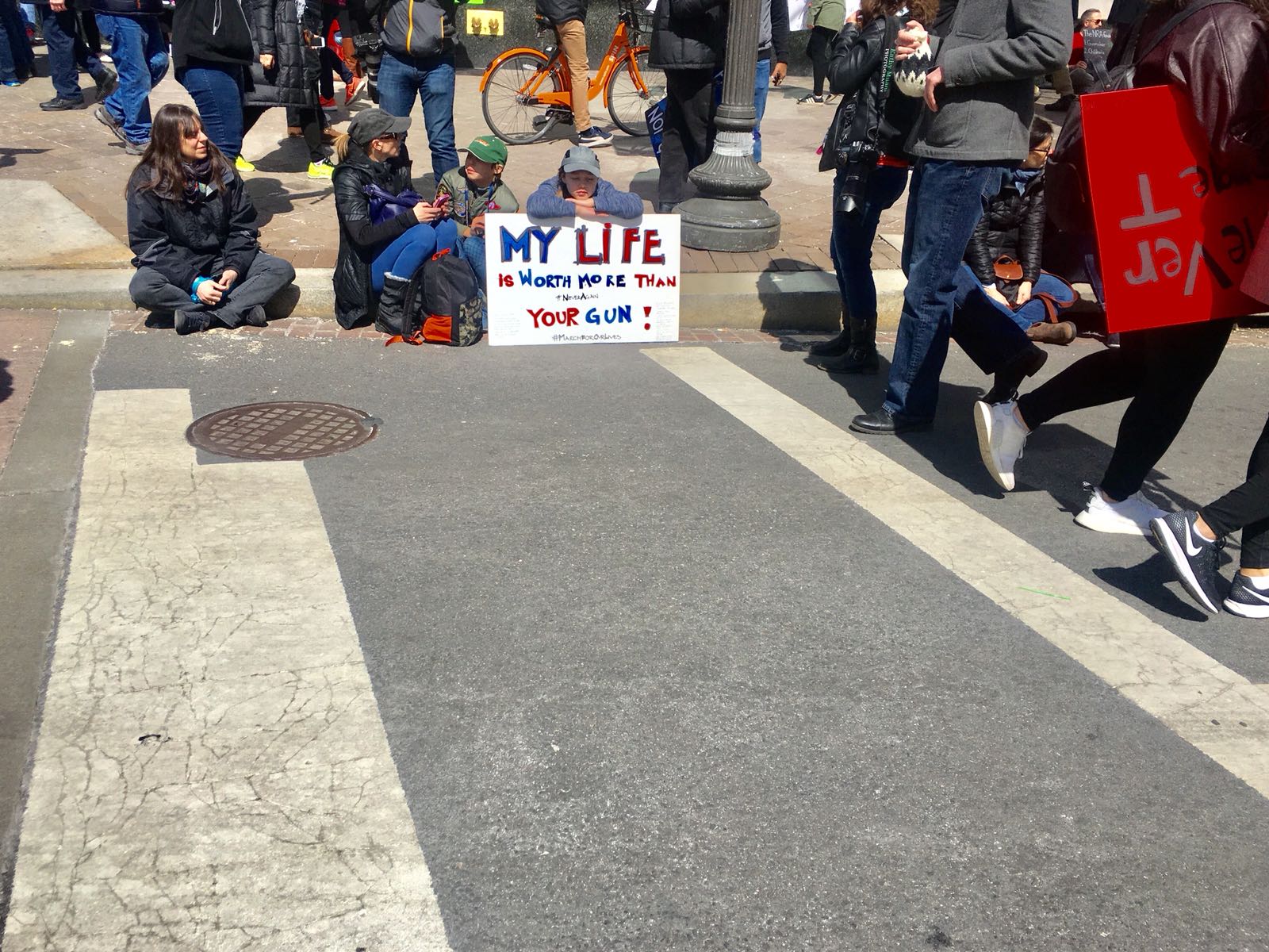 En images, les Américains dans la rue pour protester contre la loi sur l'octroi des armes à feu.