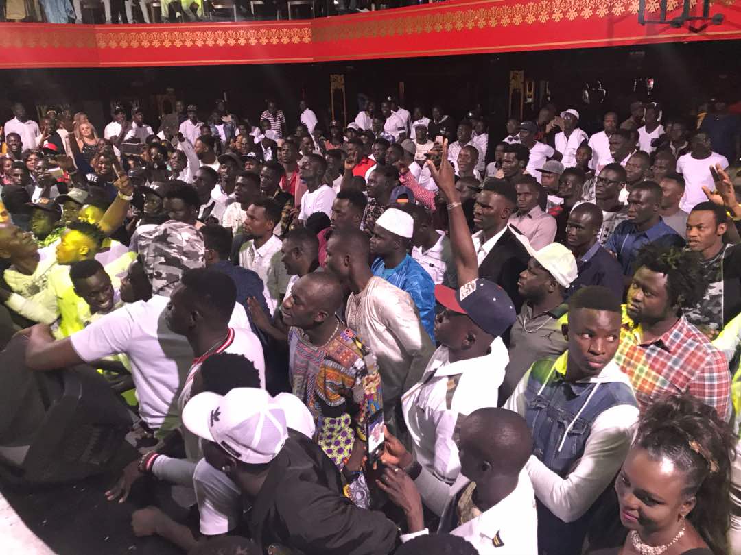 En images: Pape Diouf ferme les portes à SAO PAULO, un "grand bégué" explosif chez les Brésiliens.