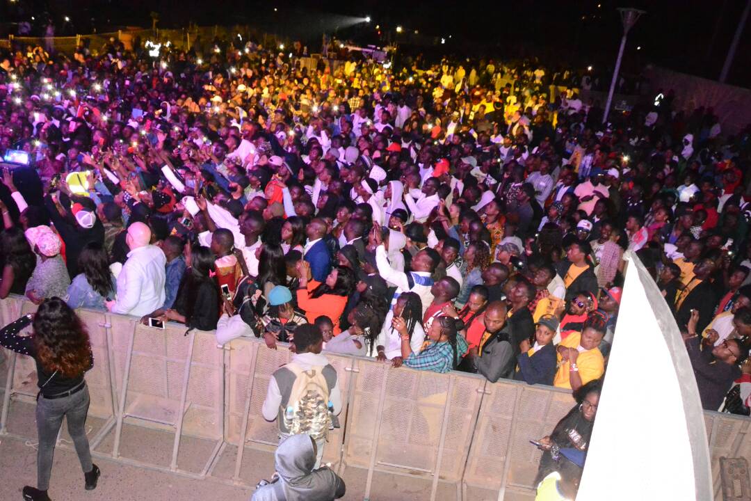 L'artiste Nigerian, Tekno explose le Monument de la Renaissance avec RAKHOU PROD. En images