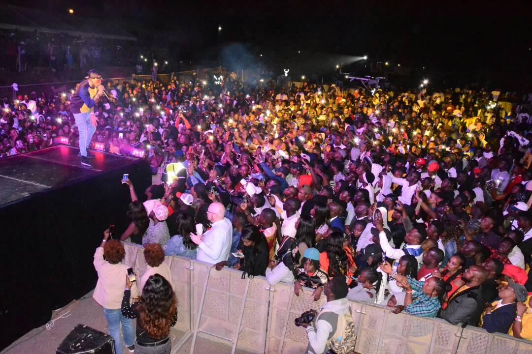 L'artiste Nigerian, Tekno explose le Monument de la Renaissance avec RAKHOU PROD. En images