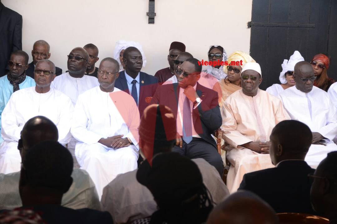 Levé du corps du bassiste du super étoile Habib Faye à l'hopital principal de Dakar: Le chef de l'Etat Macky Sall et le monde de la culture lui on rendu un dernier hommage.