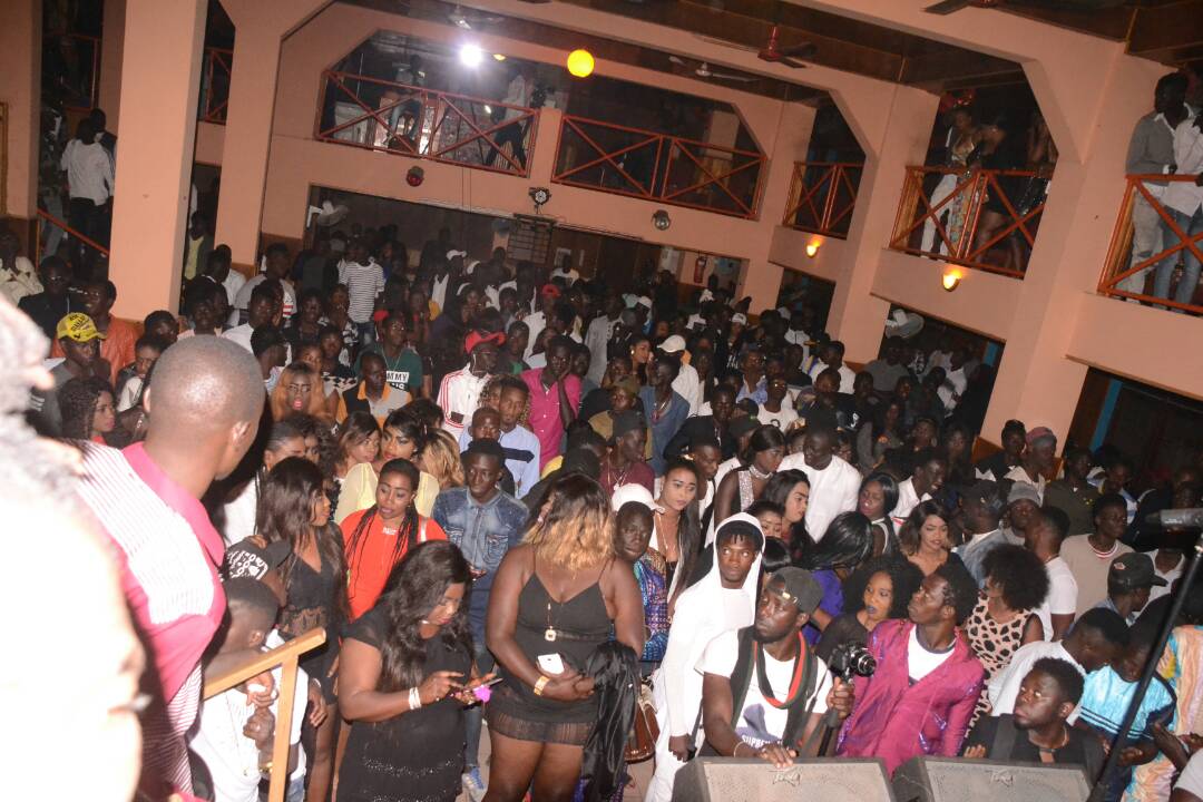 En images; Baba Mbengue explose le Ravin Night Club.