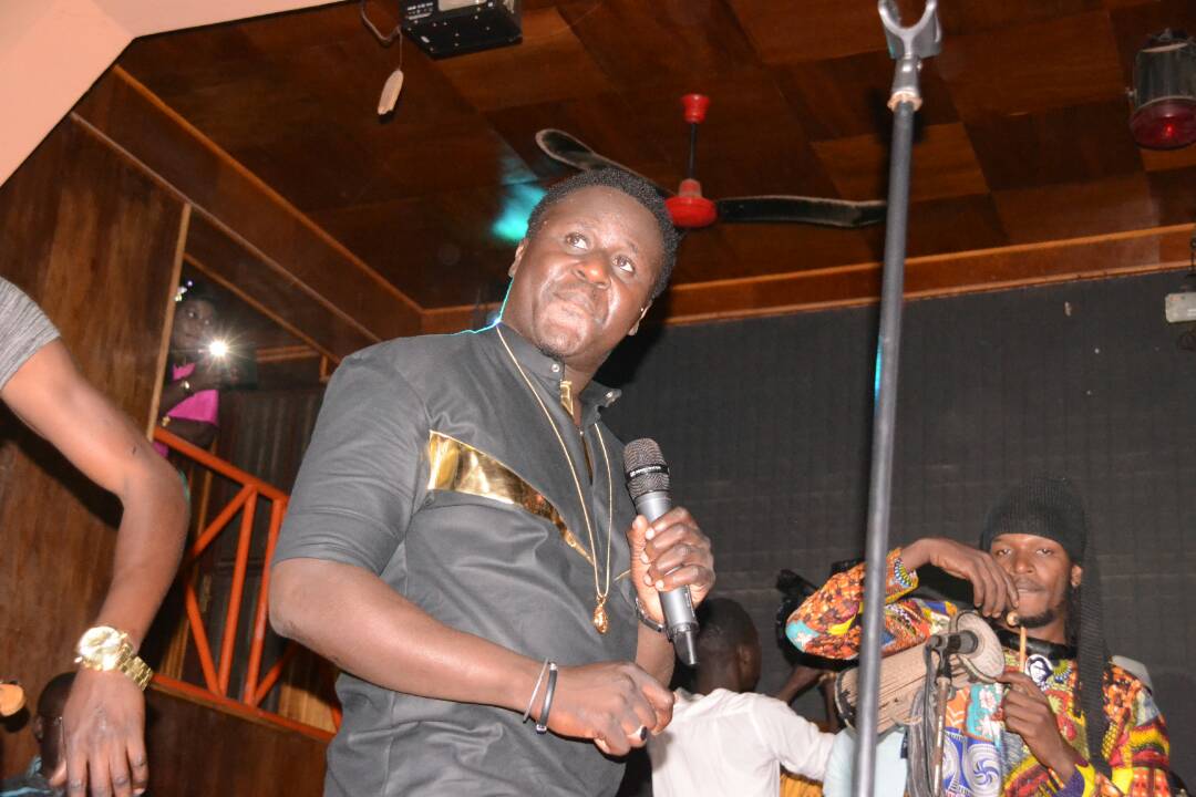 En images; Baba Mbengue explose le Ravin Night Club.