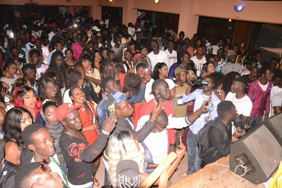 En images; Baba Mbengue explose le Ravin Night Club.