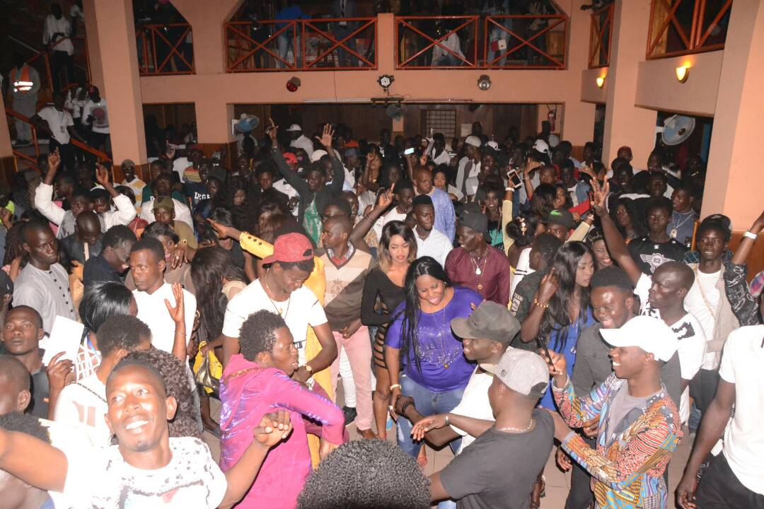 En images; Baba Mbengue explose le Ravin Night Club.