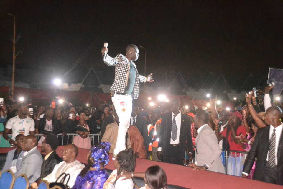 Mega Enjoy de Cices:Pape Diouf ferme les portes de Cices avec Plus 10.000 personnes et fait retourner plus de 3000 fans chez eux. Le rendez-vous de la classe.