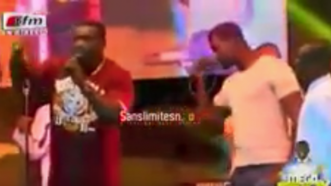 Vidéo – Soirée au Cices : L’ émouvant Témoignage de Gouye Gui sur Pape Diouf: « man Oumar Péne moy sama weuy katt mais.. »