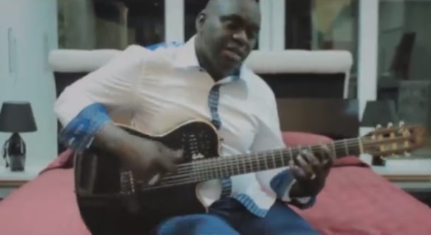« Fii tchi adounia keen deukkou fi » : le clip posthume de Habib Faye