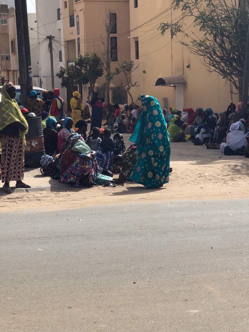 "SOUKAROU KOOR" : Des centaines de femmes envahissent le domicile du ministre Moustapha Diop