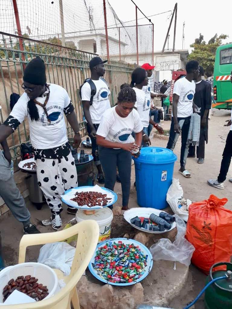 Le fils de Rusfisque GO Ndiaye oeuvre dans le social dans sa ville natale avec des NDOGOUen ce mois béni.
