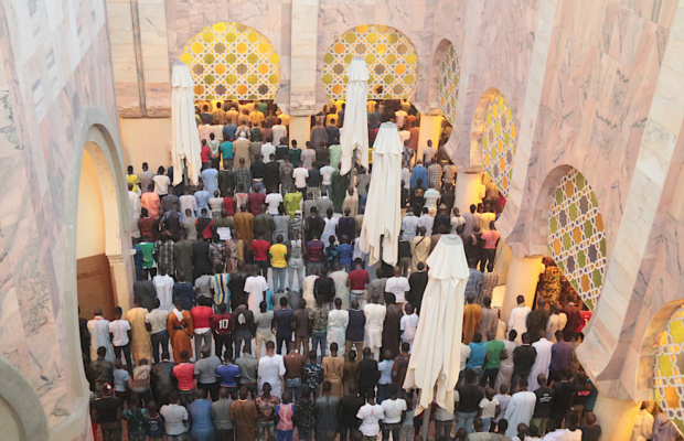 URGENT: Touba célèbre finalement la Korité ce vendredi, La commission locale vient de rectifier. La vidéo de l’annonce de Touba supprimée
