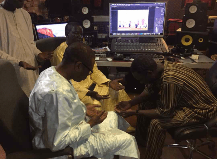 Présentation de condoléances de Youssou Ndour chez Thione Seck après la disparition de la sœur de Diaga