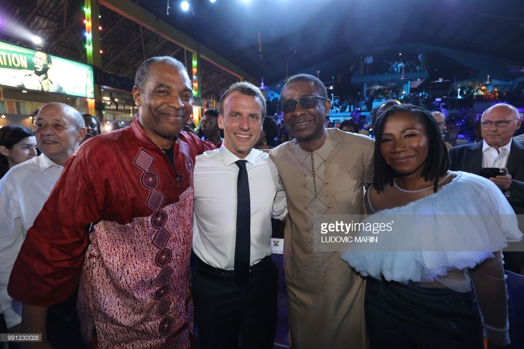 Emmanuel Macron en boîte de nuit au Nigeria avec Youssou Ndour