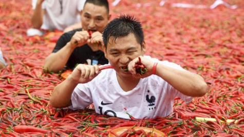 Concours du plus gros mangeur de piments: Un Chinois avale 50 piments en...68 secondes !
