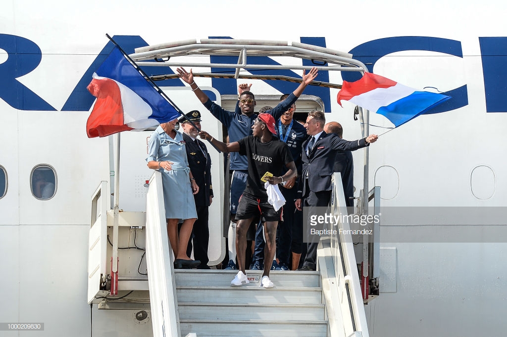 Champs-Élysées : L’incroyable accueil réservé aux Bleus