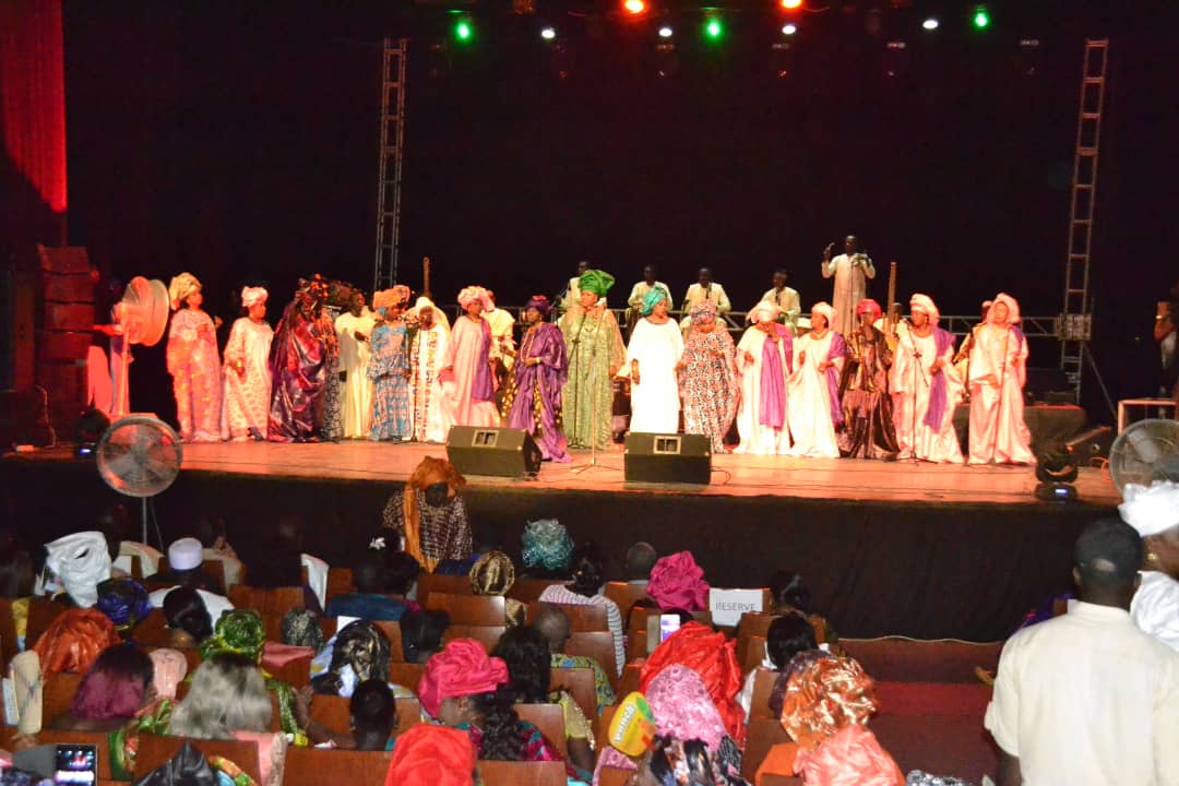 HOMMAGE A MADIODIO GNINGUE: Le Sorano a rendu à César ce qui lui appartient avec l'ensemble lyrique traditionel.