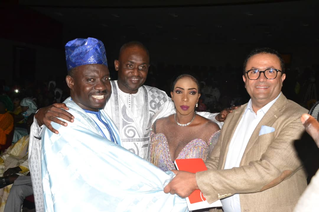HOMMAGE A MADIODIO GNINGUE: Le Sorano a rendu à César ce qui lui appartient avec l'ensemble lyrique traditionel.