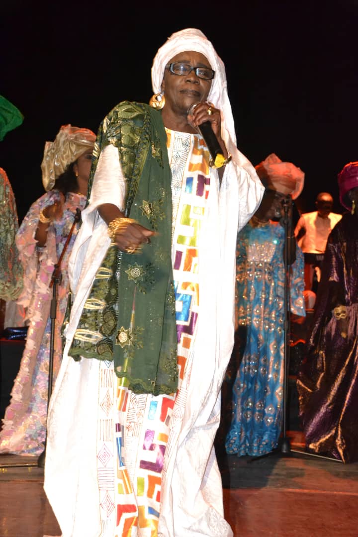 HOMMAGE A MADIODIO GNINGUE: Le Sorano a rendu à César ce qui lui appartient avec l'ensemble lyrique traditionel.