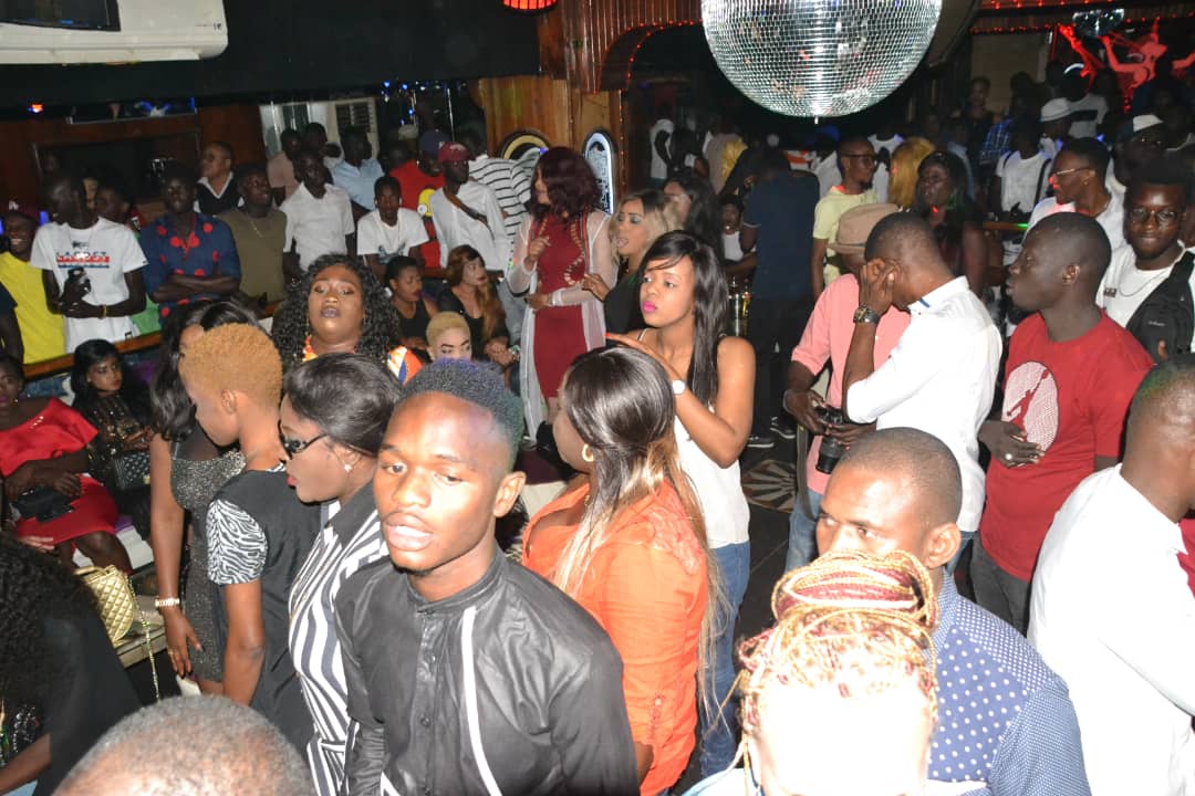 Golden Night : Pape Diouf souffle une bougies de plus devant ses fans, le show etait au rendez-vous avant le 13 octobre à Bercy.