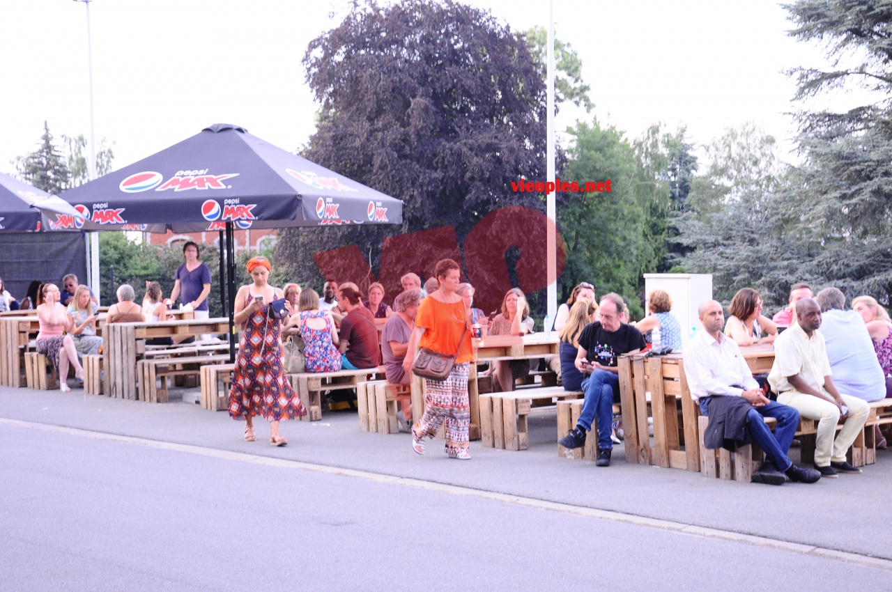 Les premiéres images du"GRAND BAL" au Palais 12 de Bruxelles avec la méga star planétaire Youssou Ndour.