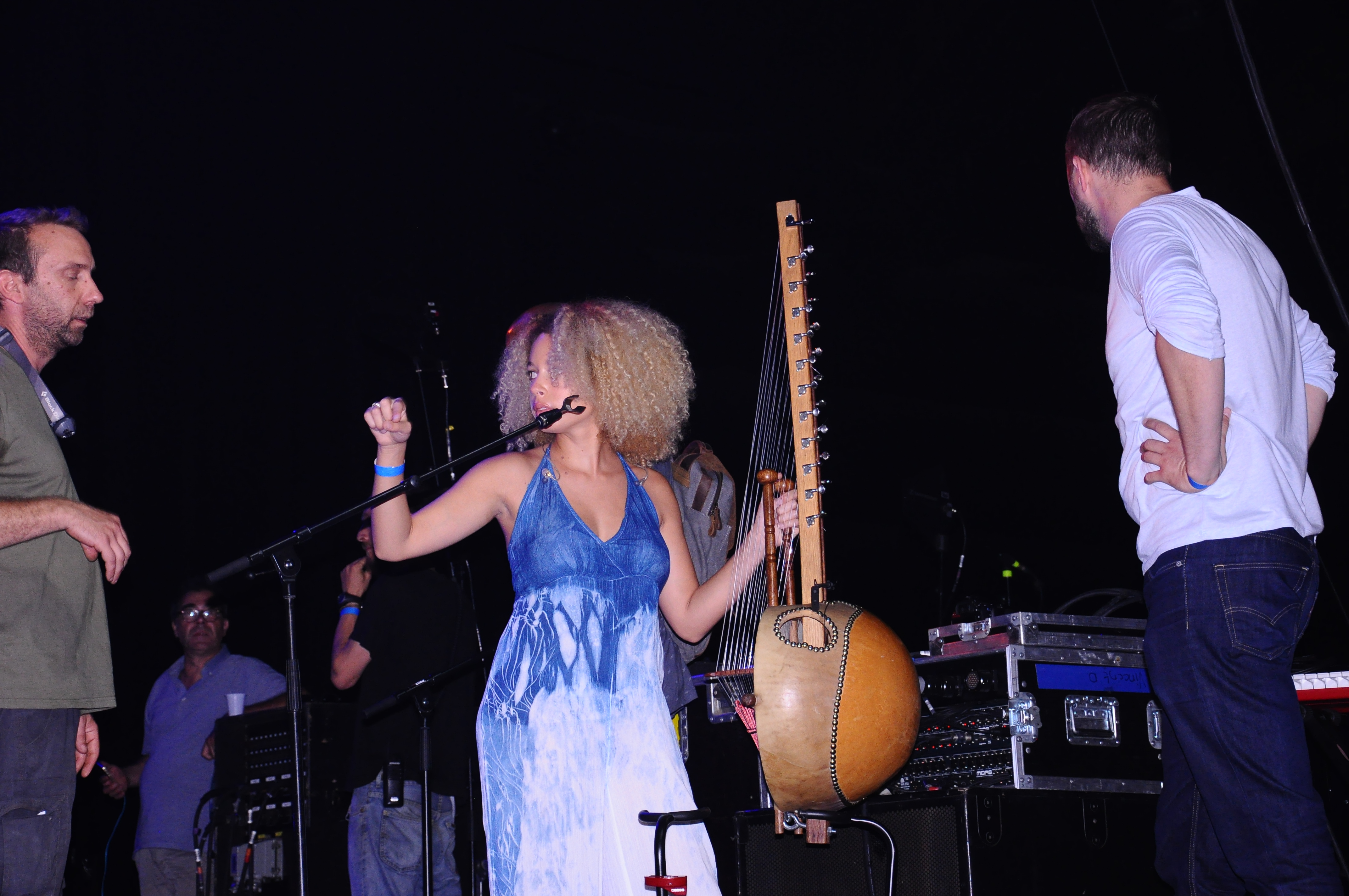 Les premiéres images du"GRAND BAL" au Palais 12 de Bruxelles avec la méga star planétaire Youssou Ndour.