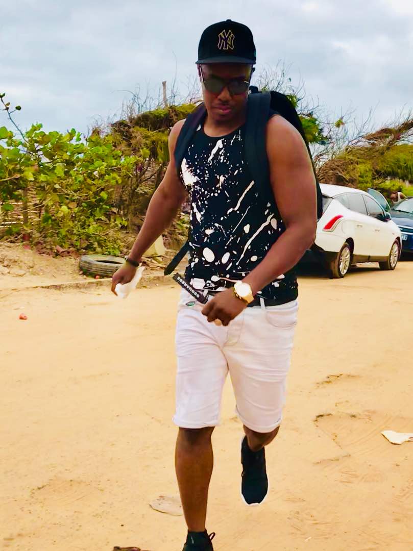 MODE ÉTÉ: L'incontournable de Zik Feeling sur la bande FM Cheikh Sarr a choisit sa collection été 2018.