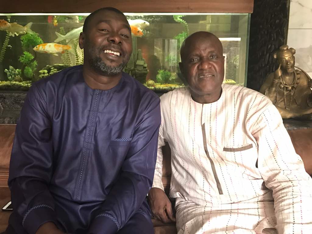 Le vice président de Hollding Amar, Kader Ndiaye en visite de courtoisie chez Ismael Lo.