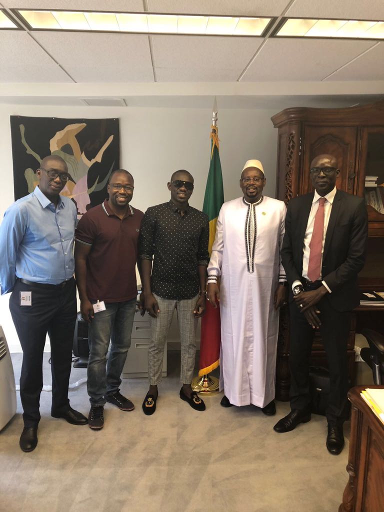 Pape Diouf accompagné de son promoteur en Amerique, Birane Sarr de NEW AFRICAN PRODUCTION reçu par SE le Docteur Momar Diop ambassadeur du Sénégal à Washington.