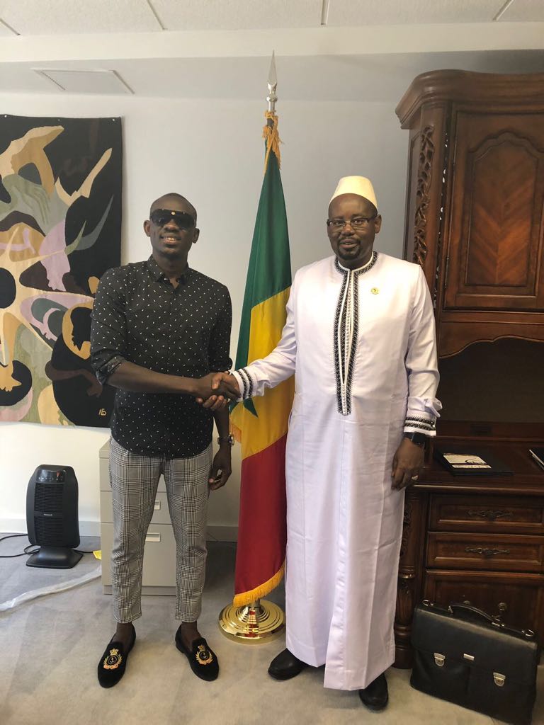 Pape Diouf accompagné de son promoteur en Amerique, Birane Sarr de NEW AFRICAN PRODUCTION reçu par SE le Docteur Momar Diop ambassadeur du Sénégal à Washington.