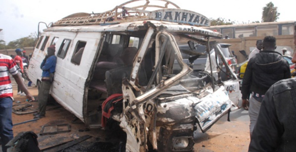 Grave accident à Sédhiou : Un Car fauche mortellement un jeune et sa maman, et fait 22 blessés