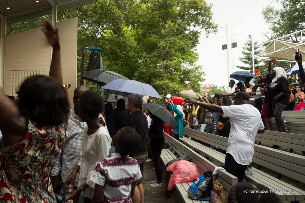 Quand le New African Production présente Pape Diouf au SUMMER STAGE de New York à la place Marcus Gravey. En images