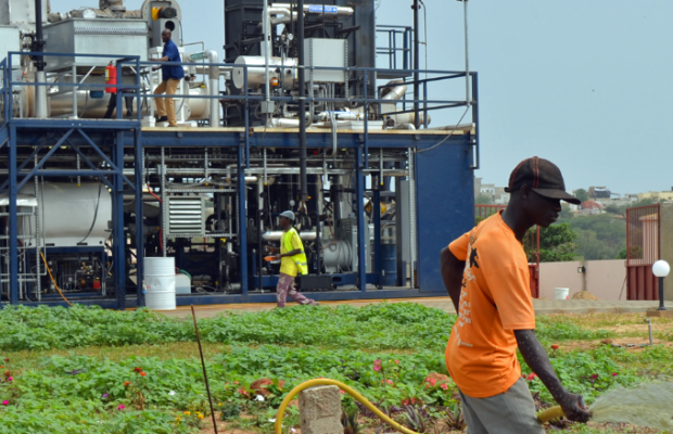 Bill Gates lance à Dakar une mini-usine de traitement des caca qui va les transformer en eau potable et en électricité