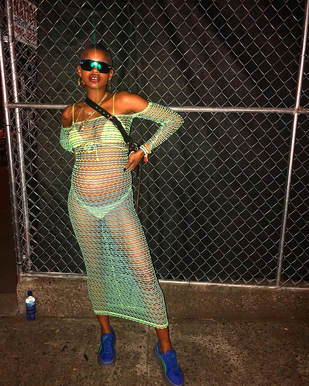 UNE MANNEQUIN DÉFILE ENCEINTE POUR RIHANNA ET ACCOUCHE JUSTE APRÈS
