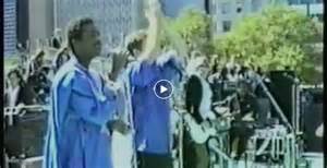 Une des rares vidéos de Youssou Ndour, sa première apparition sur scène.