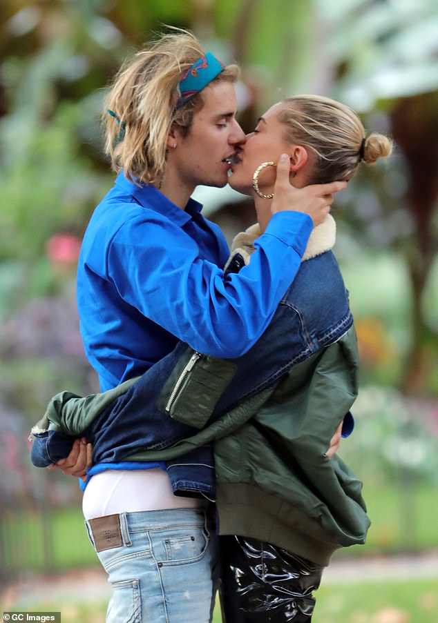 Justin Bieber et Hailey Baldwin … trois semaines après leur mariage à New York, ils paraissent tristes à…