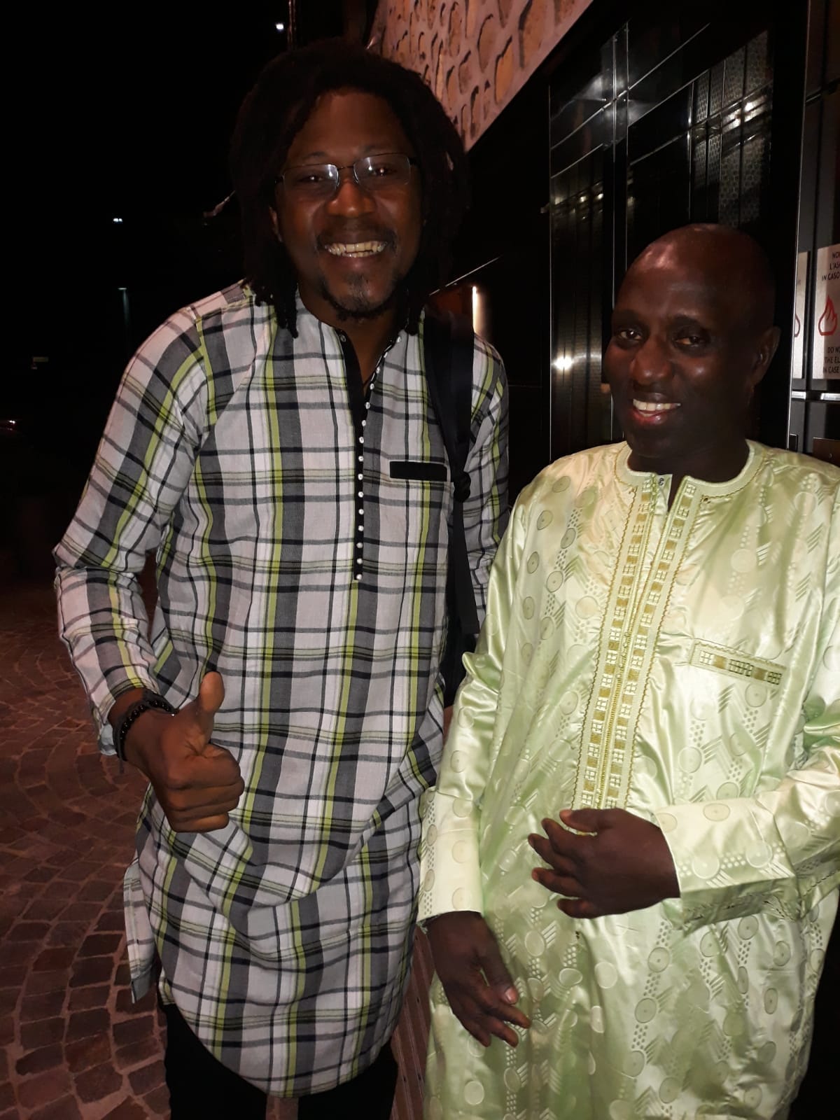 Youssou Ndour à la rencontre de Asse Ndiaye le président de "FÉKKÉ MA CI BOOLÉ" en Italie avec ses partisans.