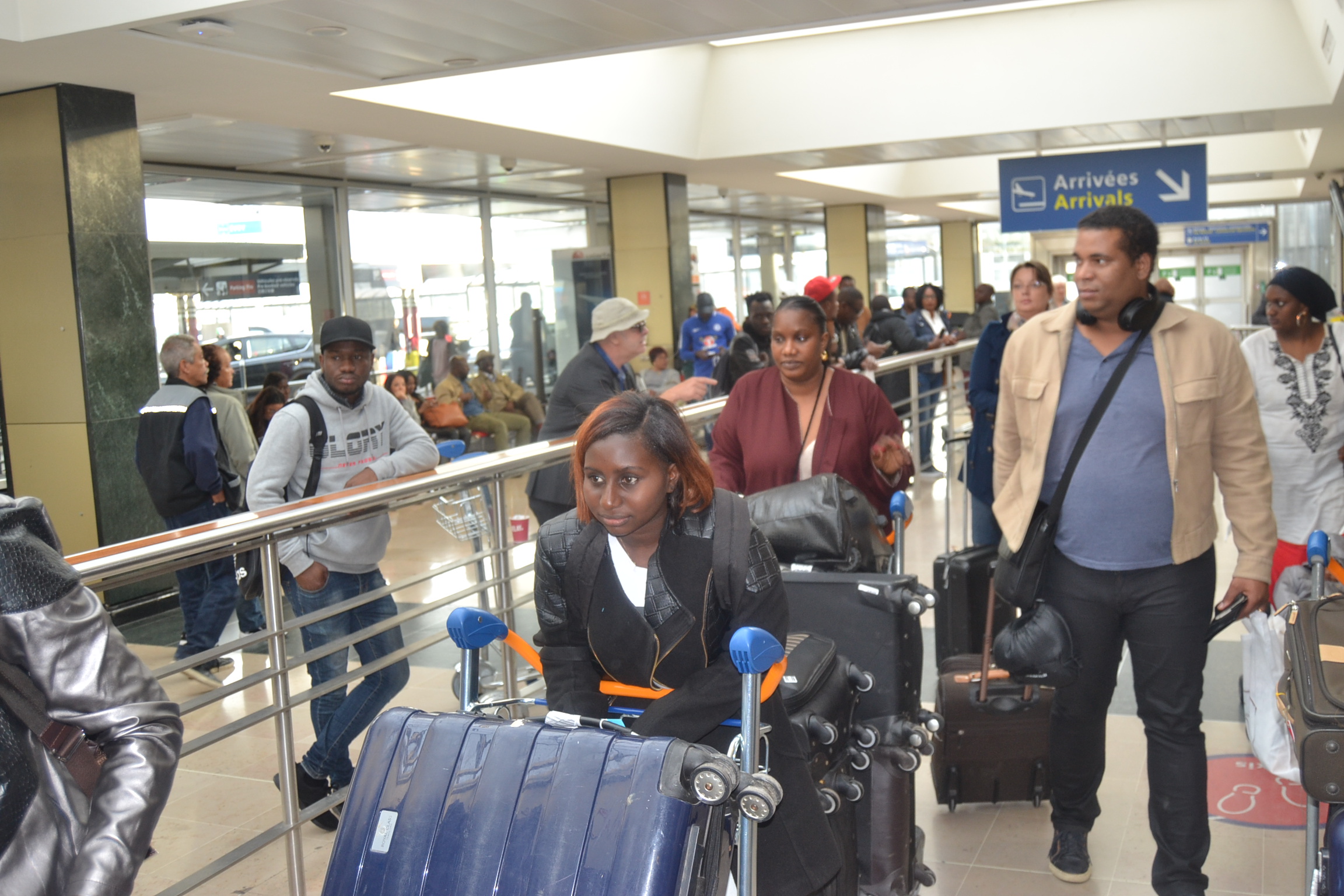 A 24 H du Bercy, Pape Diouf et ses invités attérient à ORLY SUD.