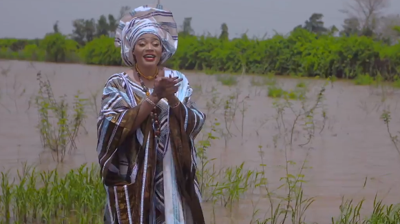 Exclusif: Découvrez Le nouveau clip de Mariama BA  » Fulbé  »