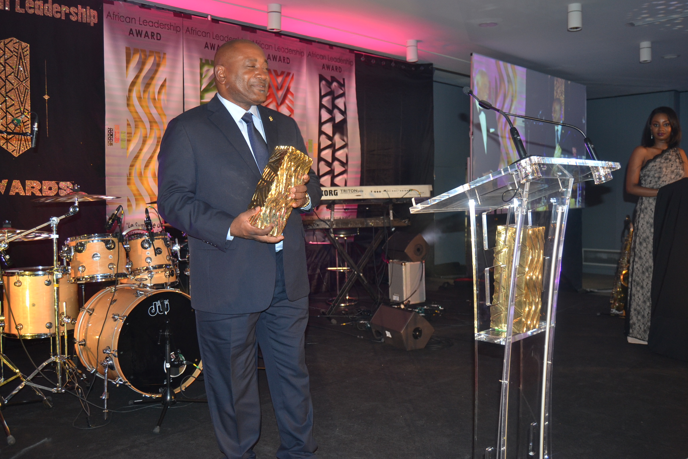 Le Meds et le Groupe Promo Consulting font illuminer le nouveau ciel Africain de la communauté de l'excellence et accrochons ensemble les nvelles étoiles des réussites de l'Elite Africaine célébrées ce 10 Novembre à Paris et qui font notre grande fie