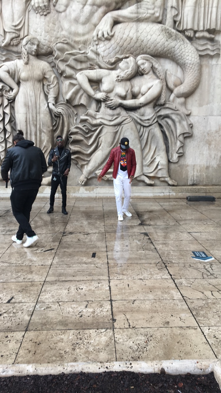 EXCLUSIF: L'artiste El Hadj Keita en pleine tournage de sa nouvelle vidéo à Paris. En images.