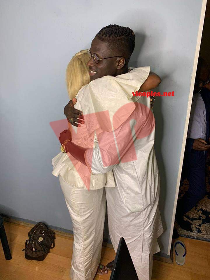L'international Sénégalais de Nantes, Kara Mbodj tout heureux avec sa douce moitié Fatou Mbaye.