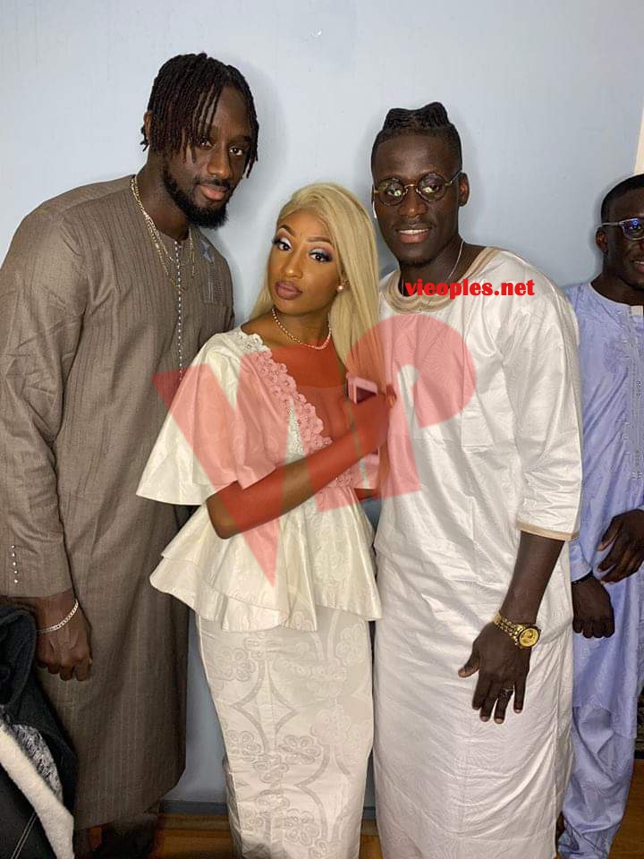 L'international Sénégalais de Nantes, Kara Mbodj tout heureux avec sa douce moitié Fatou Mbaye.