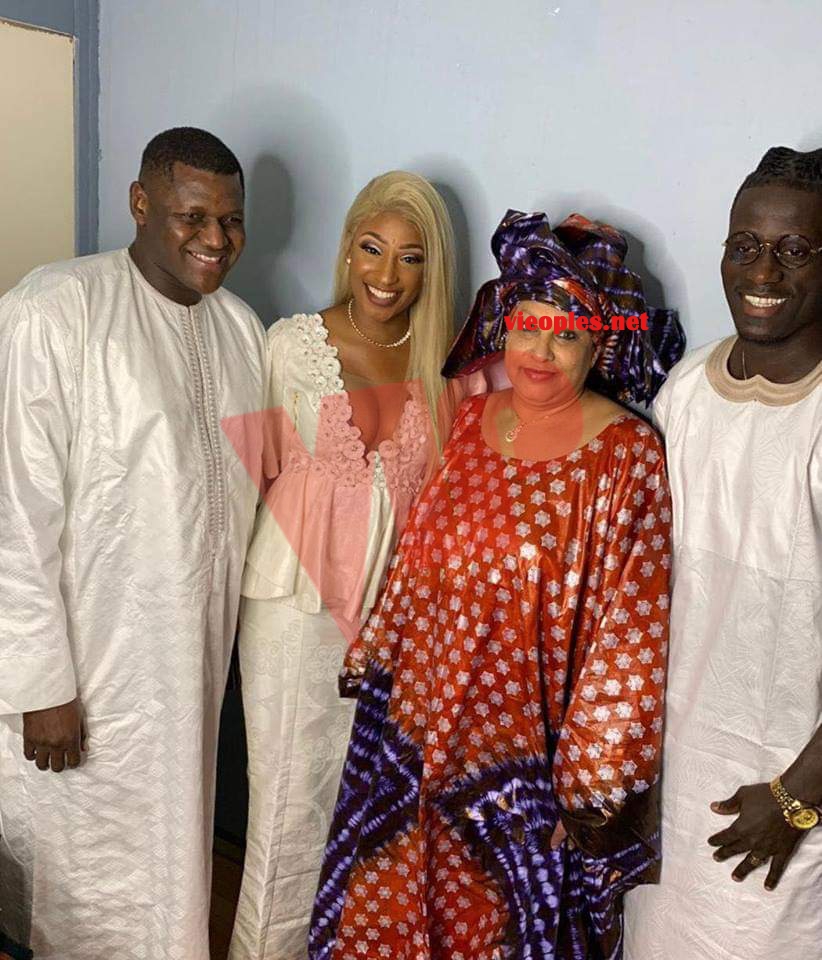 L'international Sénégalais de Nantes, Kara Mbodj tout heureux avec sa douce moitié Fatou Mbaye.