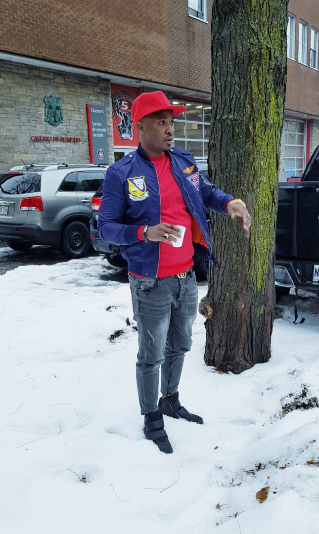 L'animateur Cheikh Sarr quitte le micro pour affronter la neige à Montréal.