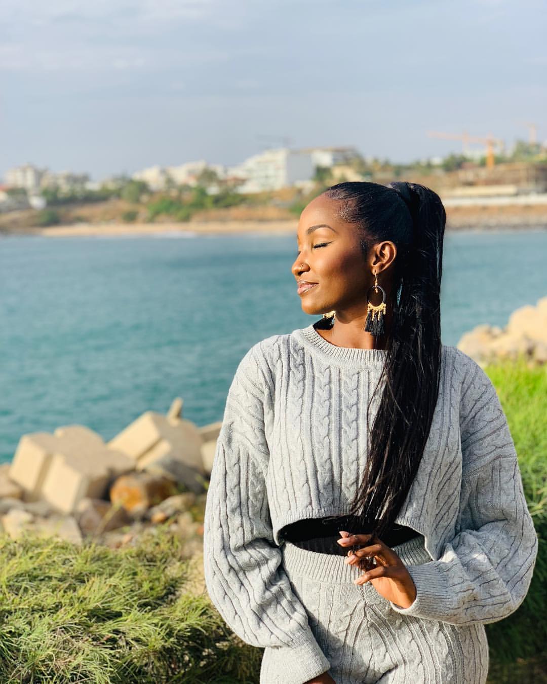 Coumba ,la fille du milliardaire Babacar Ngom dans une tenue splendide qui met en exergue ses belles formes