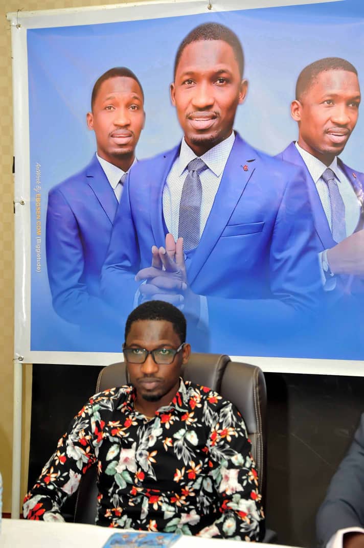 Demba Guisse face à la presse pour présenter son 15eme Etage qui vient de sortir.