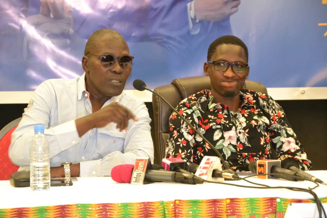 Demba Guisse face à la presse pour présenter son 15eme Etage qui vient de sortir.