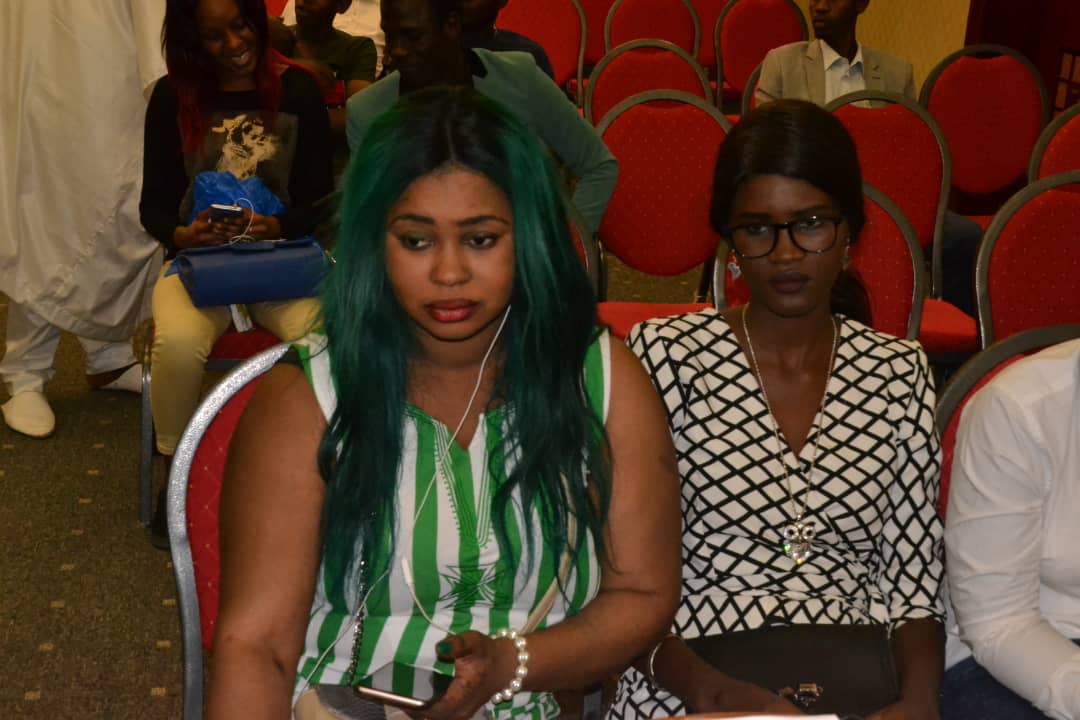 Demba Guisse face à la presse pour présenter son 15eme Etage qui vient de sortir.